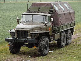 Ural-375D met vaste opbouw