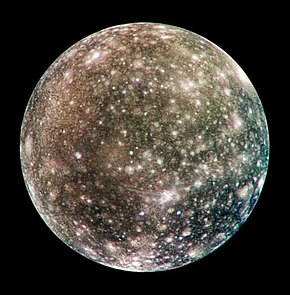 Фотографија полулопте Калиста која је окренута од Јупитера, снимљена сондом Галилео 2001. године. Приказани терен има велики број кратера.
