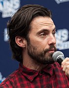 Milo Ventimiglia jwe kòm Jack Pearson.