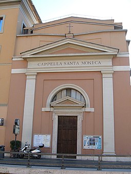 Fasaden vid Piazza del Sant'Uffizio.