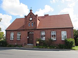 Das ehemalige Schul- und Kirchhaus in Tieckow