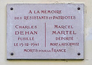 Plaque en hommage aux résistants Charles Dehant et Marcel Martel au no 159[6].