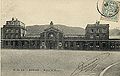 La gare de Rouen-Martainville (ou Gare du Nord), ancienne tête de la ligne d'Amiens à Rouen. Une première gare fut construite pour l'inauguration de la ligne, en 1867, puis une construction définitive en 1894, présentée sur la carte postale. Cette gare a été démolie dans les années 1980.