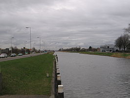 De weg naast Kanaal door Voorne