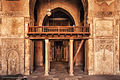 Dikka flanked by two pre-Fatimid prayer niches