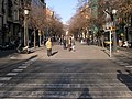 La Rambla de Catalunya (foto una mica trista que hauria de canviar per una de més estival), que és a es:Rambla de Cataluña, a en:Rambla de Catalunya, Barcelona, a it:Rambla de Catalunya, a pl:Rambla de Catalunya i a fr:Rambla Catalunya.