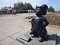 Metallskulptur op der Haaptplaz vun der Stad