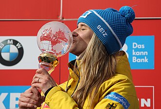 12/07: Natalie Geisenberger amb el títol de la Copa del Món de Luge, 2017.