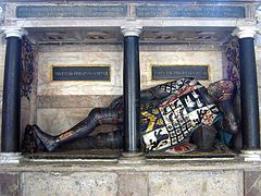 Una tumba en el interior de la catedral