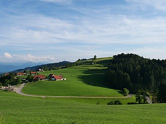 Der Weiler Ghöch vor der Waltsberghöchi (1033 m)