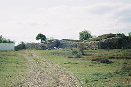 La muraille de l'oppidum de Jastres-nord.