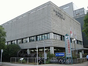 2017年に閉館となった旧・県立川崎図書館の外観