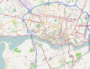 Mapa konturowa Porto, u góry nieco na lewo znajduje się punkt z opisem „Boavista”, natomiast blisko prawej krawędzi u góry znajduje się punkt z opisem „Porto”