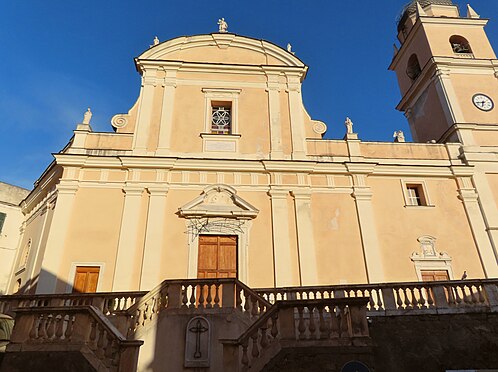 Via_Dante_Alighieri_(Castelnuovo_Magra)_-_facciata_della_chiesa_di_Santa_Maria_Maddalena_e_facciata_dell'oratorio_dei_Rossi_2022-08-29