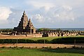 Shore Temple ᱥᱳᱨ ᱢᱚᱱᱫᱤᱨ, Pallavas ᱯᱟᱞᱞᱚᱵᱚᱥ ᱠᱚ ᱵᱮᱱᱟᱣ ᱞᱮᱜᱼᱟ ᱢᱟᱢᱞᱟᱯᱩᱨᱚᱢ ᱨᱮ Mamallapuram during the 8th century, now a UNESCO World Heritage Site