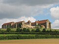 Vue du château de Pisy depuis le contrebas