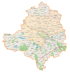 Mapa konturowa powiatu łowickiego, w centrum znajduje się punkt z opisem „Łowicki Park Etnograficzny w Maurzycach”