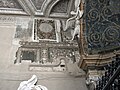 Vestiges de la riche décoration murale en marqueteries de marbre (opus sectile) du Ve siècle dans le narthex