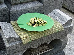 Gurken und Auberginen – Opfergabe – お膳 ozen – am Grab, Katori 2008