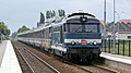 BB 67632 (blauwe kleurstelling) trekt een intercity in Station Rue, dit is de laatste diesellocomotief geleverd aan de SNCF in de 20e eeuw.