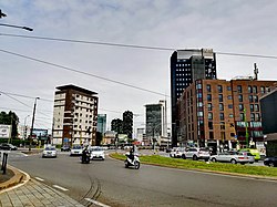 Crossing between Piazzale Cimitero Monumentale and Via Carlo Farini.