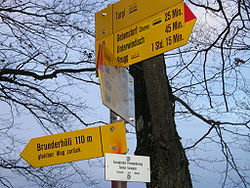 Schild des Europäischen Fernwanderweges Pyrénées-Jura-Balaton (Teil des Fernwanderwegs E4), Gebenstorfer Horn, Gebenstorf, Schweiz