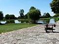 La cale pavée du bassin de stationnement de Saint-Capraise-de-Lalinde.