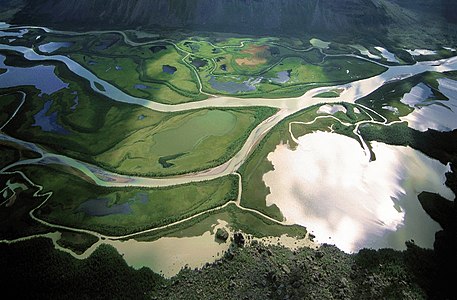 Parc Nacional de Sarek, delta del Rapa dins d'una conca glacial, vist des del mont Skierffe