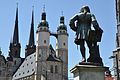 Händeldenkmal und Marktkirche in Halle (Saale)