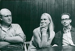 Lena Brundin flankerad av Björn Gustafson och Etienne Glaser på Scalateatern 1967.