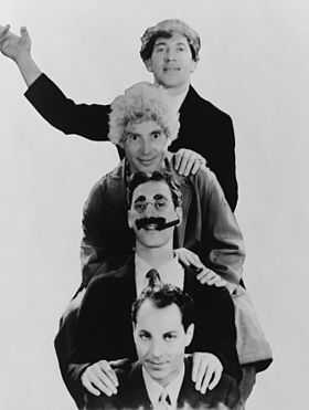 éd heut in bos : Chico, Harpo, Groucho et Zeppo. (1931)