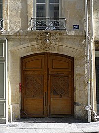 Porte d'entrée.