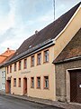 Wohnhaus in geschlossener Bebauung mit Hinterhaus