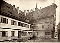 Tübinger Rathaus von hinten mit der 1907 abgerissenen Polizeiwache (1907)