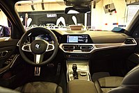 Interior (pre-facelift)