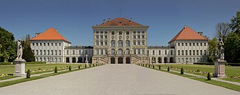 Le château de Nymphenburg à Munich, ancien palais d’été des ducs de Bavière. (définition réelle 5 000 × 2 000)