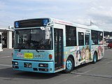 伊豆箱根バスへの譲渡車 移籍後すぐにアニメ作品のラッピングが施された。