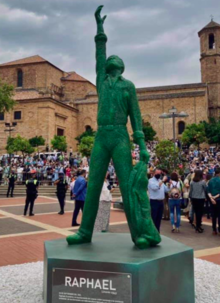 Estatua de Raphael en Linares (Jaén)