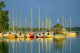 Un porto turistico sul Lago Drwęckie