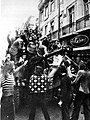 Image 20Portuguese rejoice during the 1975 Carnation Revolution. (from History of Portugal)