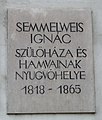 Emléktáblája a Semmelweis Orvostörténeti Múzeum falán
