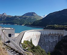 Landevejen til Tignes over dæmningen