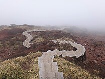 韓国岳から大浪池に続く木道