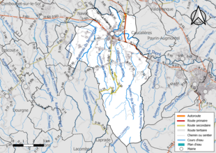 Carte en couleur présentant le réseau hydrographique de la commune