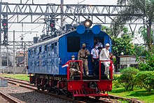 Lokomotif listrik ESS 3200 di Stasiun Tanjung Priuk.