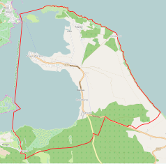 Mapa konturowa Nowego Warpna, blisko centrum na lewo znajduje się owalna plamka nieco zaostrzona i wystająca na lewo w swoim dolnym rogu z opisem „Jezioro Nowowarpieńskie”