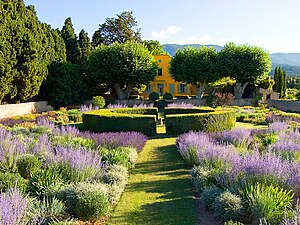 Jardin à la française au pavillon de Galon.