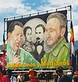 2005年，委内瑞拉首都加拉加斯的一面宣傳海報，绘有烏戈·查維茲、西蒙·玻利瓦、何塞·馬蒂和菲德尔·卡斯特罗