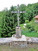 Croix de 1743, devant l'église.