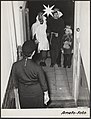 Drie Koningen trekken langs de huizen in Amsterdam om kleine versnaperingen, 1953